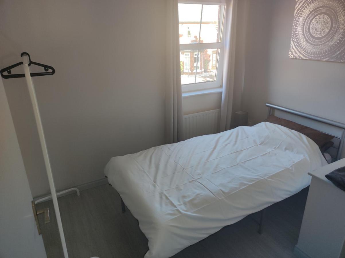 Lewis Square Town House Apartment เบลฟาสต์ ภายนอก รูปภาพ