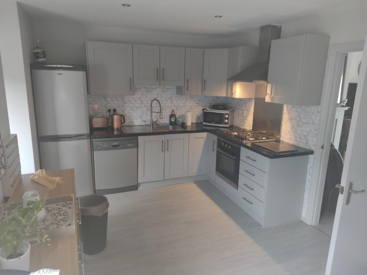 Lewis Square Town House Apartment เบลฟาสต์ ภายนอก รูปภาพ