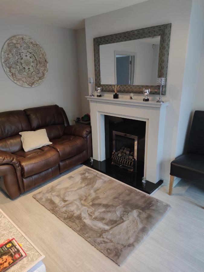 Lewis Square Town House Apartment เบลฟาสต์ ภายนอก รูปภาพ